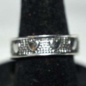 Old School Ring Of Hearts Silver Tone Metal Band Size 6 Casual Trendy Ring